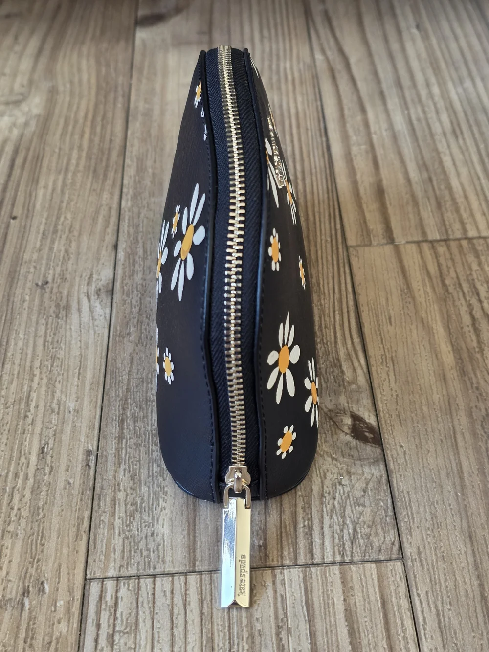 Kate Spade Spencer Daisy Dots Small Dome Cosmetic Case